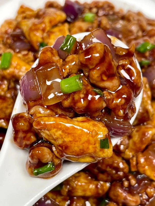 易融资 嘎嘎下饭哇，肉沫焦香入味，拌饭或者拌面吃都巨香！