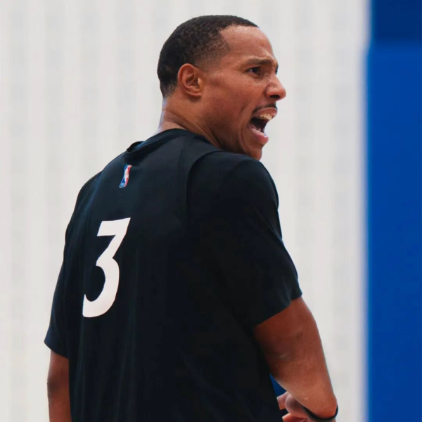 点石策略 亏大了！三分37中8+正负值-49，全队垫底啊，4个首轮换来个铁匠